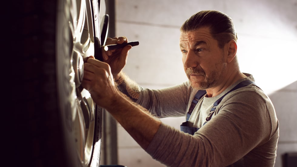 סרטון תפעול הגלגלים ומתחת למכסה המנוע בקראפטר חד קבינה