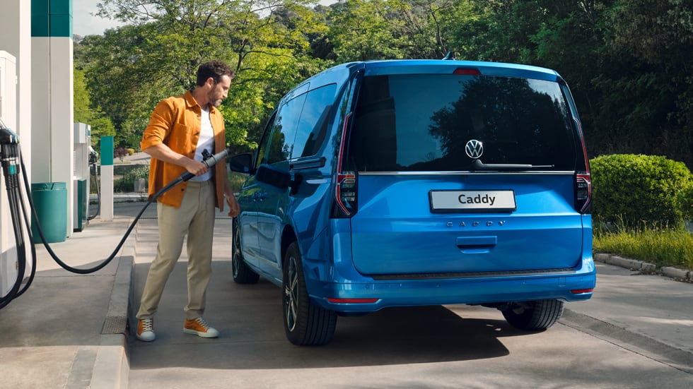 פולקסווגן קאדי - סרטוני הדרכה - המפתח החכם, מילוי תוסף אוריאה וסביבת הנהג החיצונית